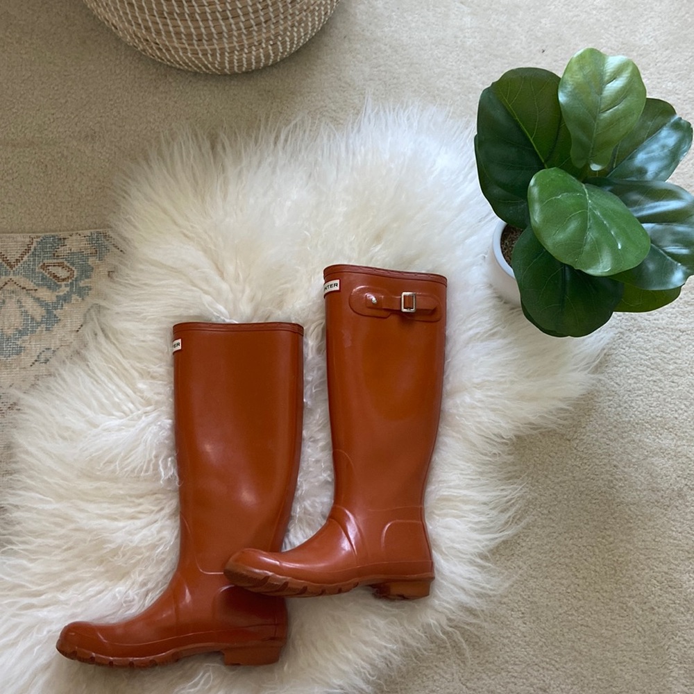 HUNTER Orange Classic Tall Rain Boots Size 8